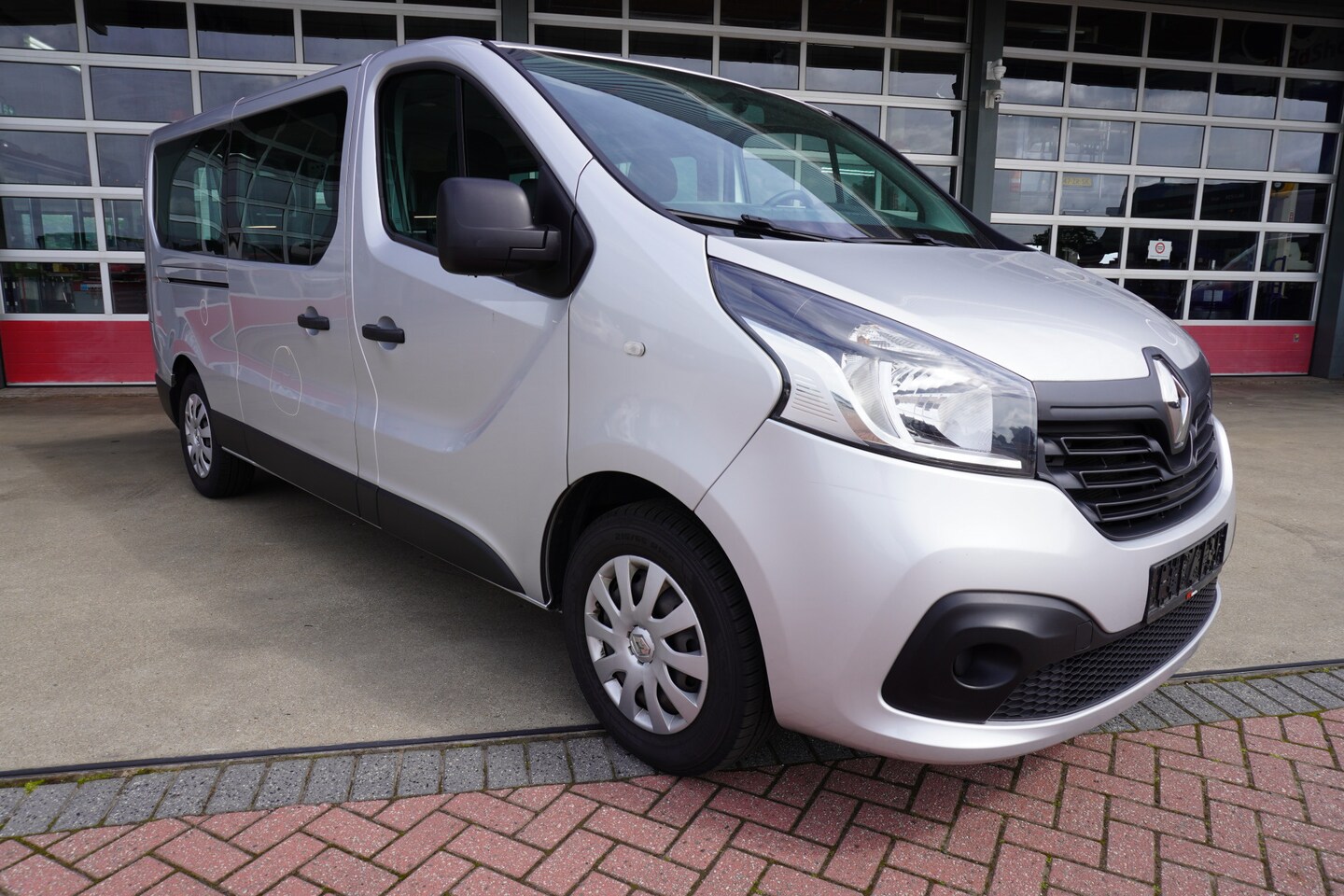 Renault Trafic Passenger - dCi 95PK L2 Grand Expression Energy 8/9 Persoons 15 STUKS Airco/navi/Cruise (Nr.143) - AutoWereld.nl