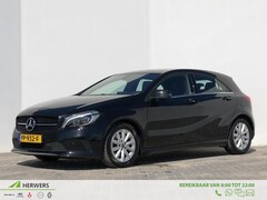 Mercedes-Benz A-klasse - 180 AUTOMAAT Business Solution / Navigatie / Achteruitrijcamera / Keyless / Climate contro
