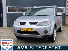 Mitsubishi Outlander - 2.4 Intense+ / 7 persoons / 4WD / Leder / Achteruitrijcamera / Multimedia systeem