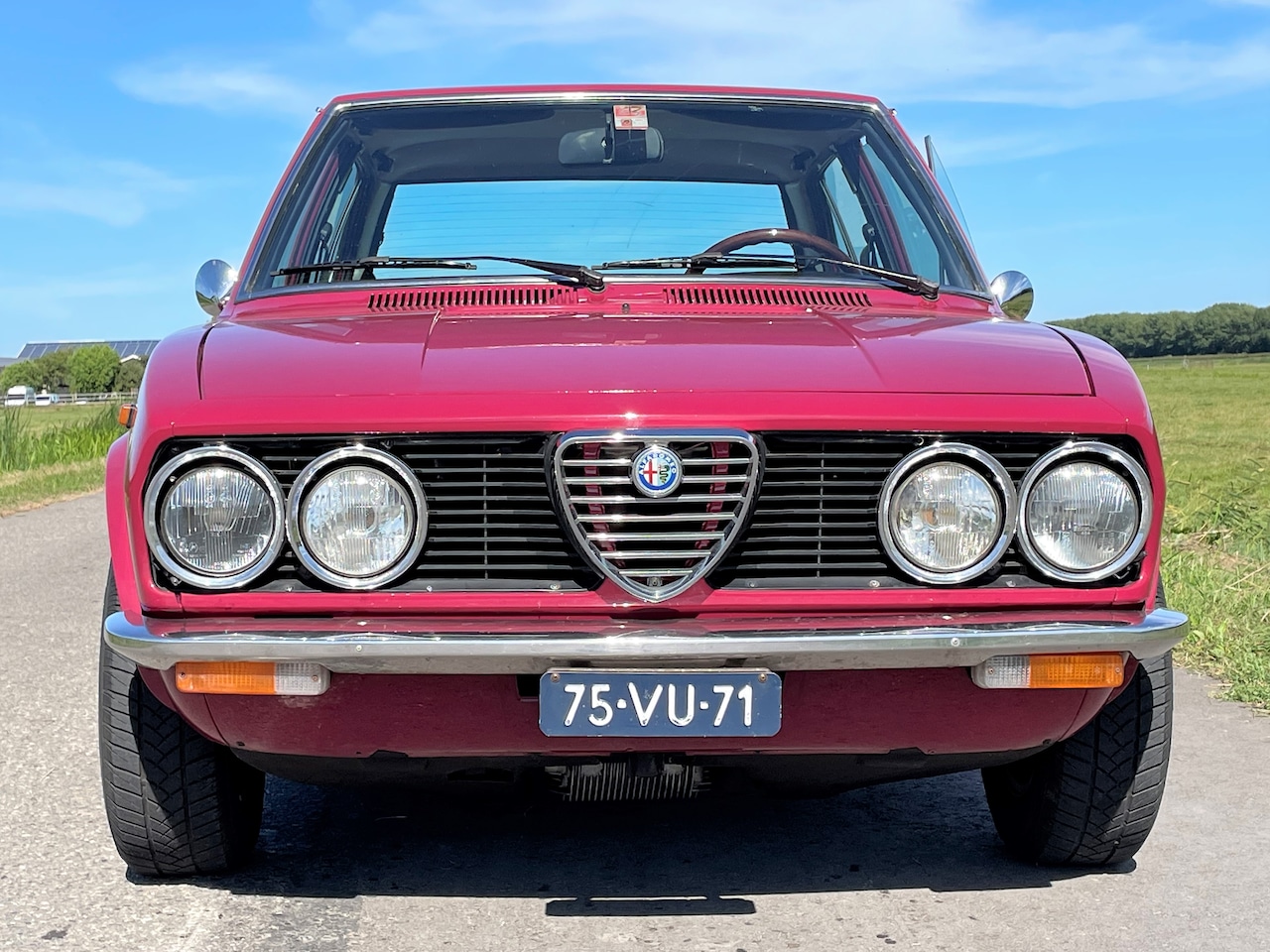 Alfa Romeo Alfetta - 1.8 L Prachtige kleurcombinatie! Nederlandse auto, zeldzaam. - AutoWereld.nl