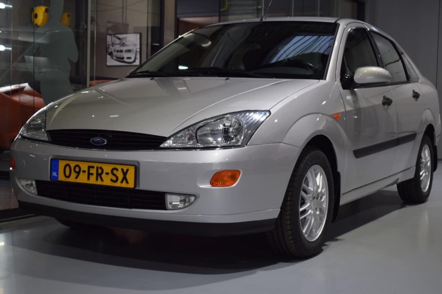 ford-focus-ghia.jpg