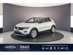 Volkswagen T-Roc - Sport 1.5 TSI 150pk DSG Automaat App connect navigatie Adaptive cruise control, Parkeersen