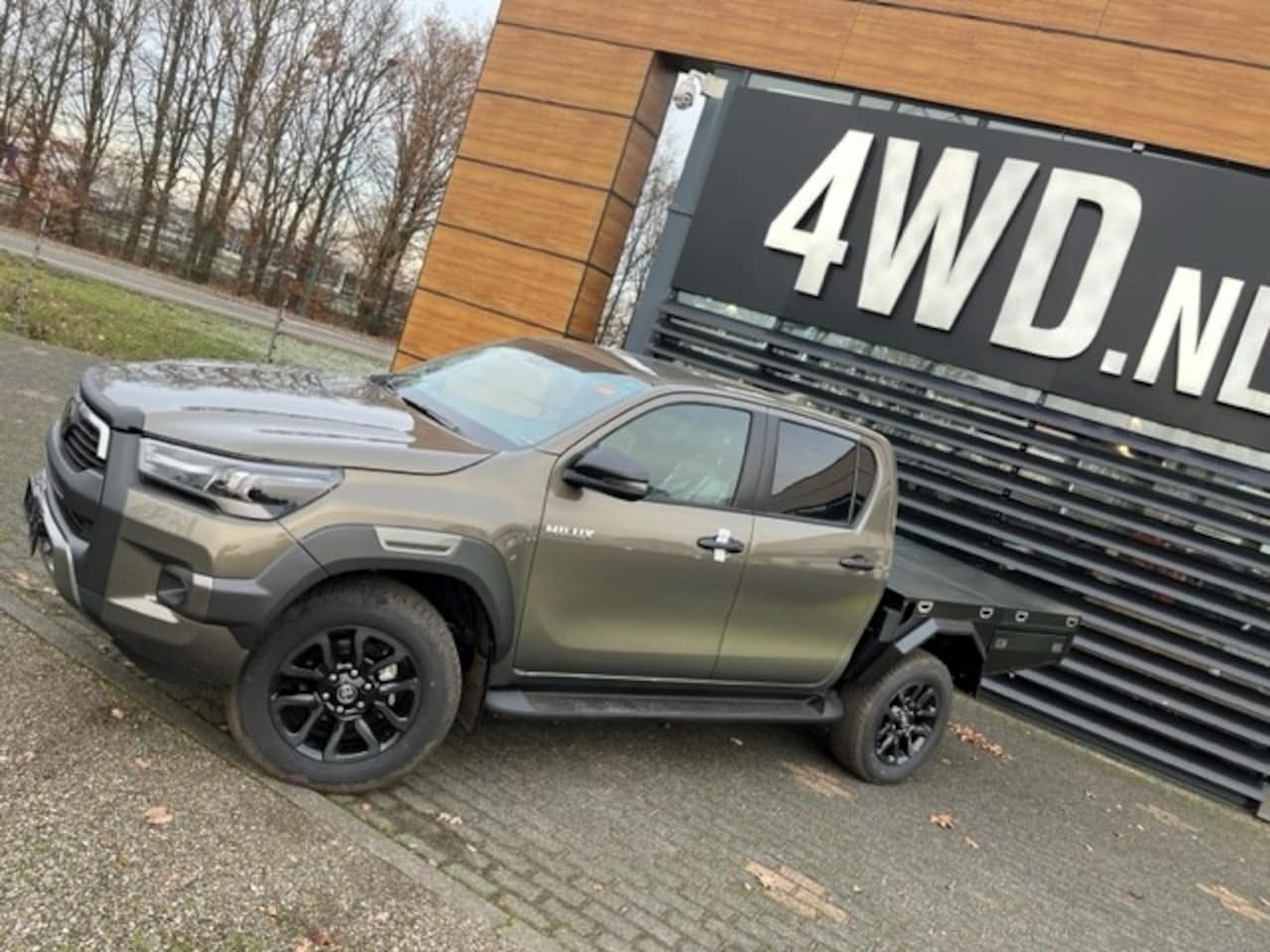 Toyota HiLux - 2.8 D-4D AUT 5 PERS DC CUSTOM MULTI CARGO EDITION 2022 V.A € 54.900 EXCL Ideale bedrijfsau - AutoWereld.nl