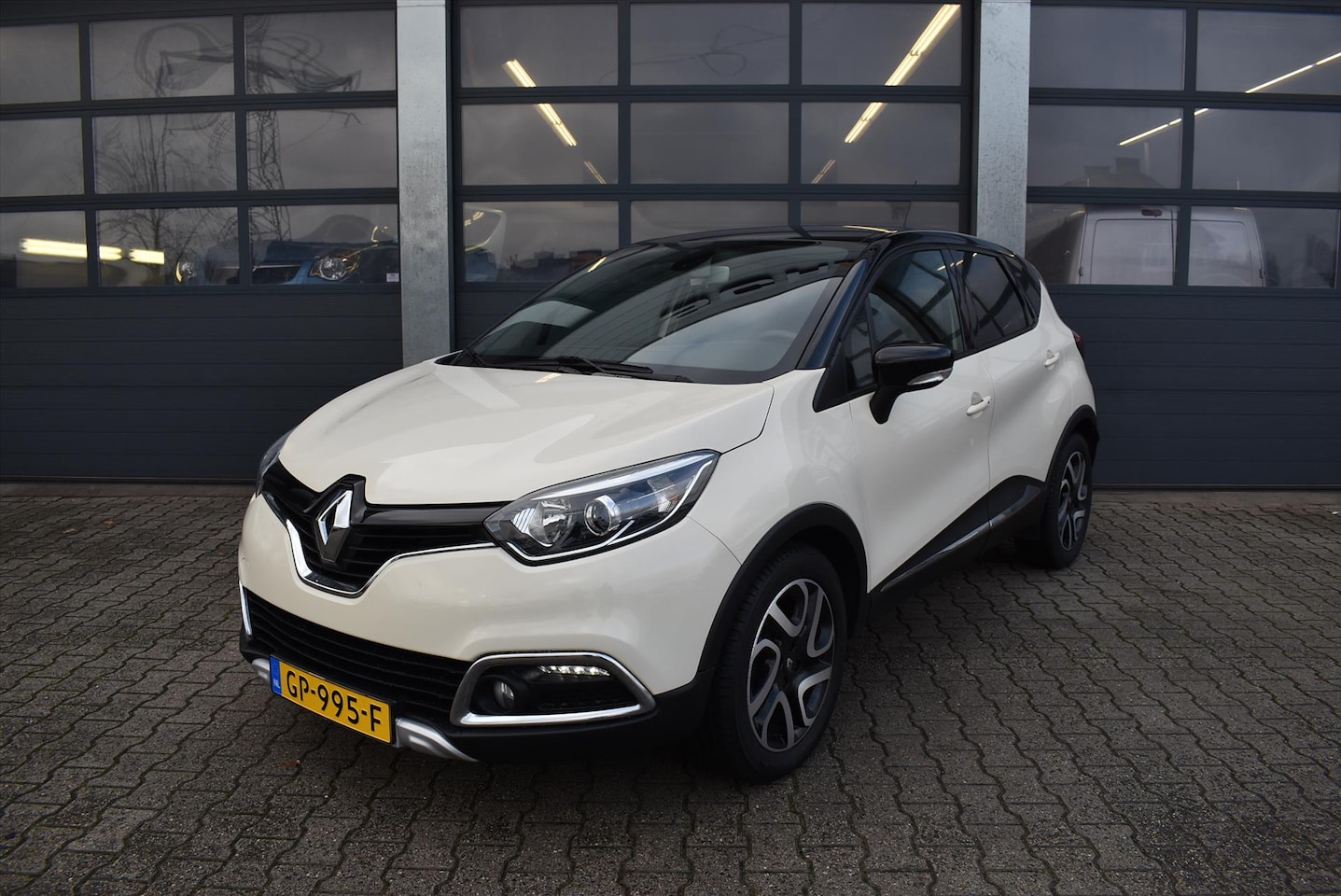 land Somber schilder Renault Captur 0.9 TCe 90pk Helly Hansen 2015 Benzine - Occasion te koop op  AutoWereld.nl