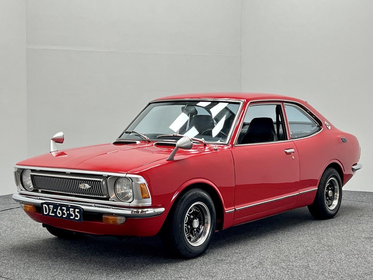 toyota-corolla-1200-coupe-sl-5-bak-dubbele-carburateurs-zeer-netjes-gerestaureerd.jpg