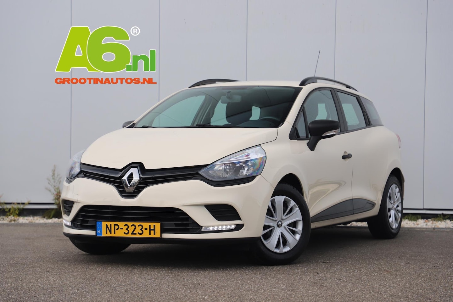 Renault Clio Estate 1.5 dCi Ecoleader Life Trekhaak Radio Bluetooth Airco  Cruise Control Elektrische Ramen 2017 Diesel - Occasion te koop op  AutoWereld.nl
