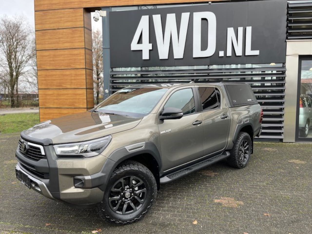 Toyota HiLux - 2.8 D-4D AUT DC 2 PERS VAN CUSTOM INVINCIBLE LEDER /NAVI/CLIMA /CRUISE € 49.900 EXCL Ideal - AutoWereld.nl