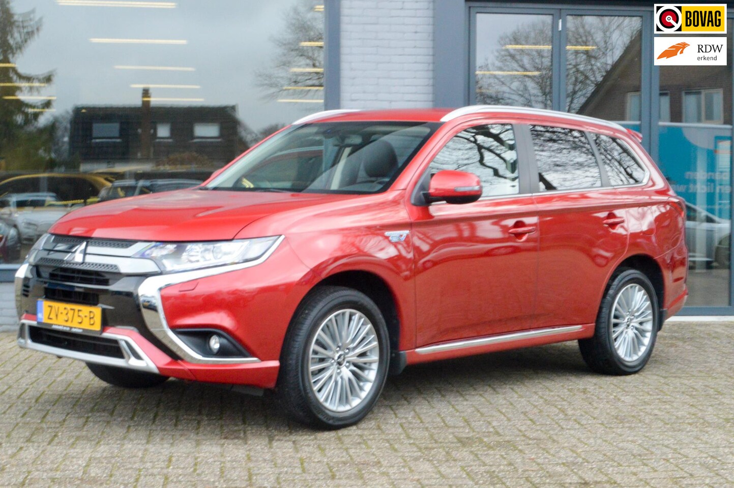 Mitsubishi Outlander - 2.4 PHEV Pure+ Automaat | Trekhaak - AutoWereld.nl