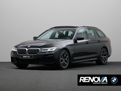 BMW 5-serie Touring - 520i Business Edition Plus M-Sport | Head up display | 19 Inch | Panoramadak | Hifi | Comf