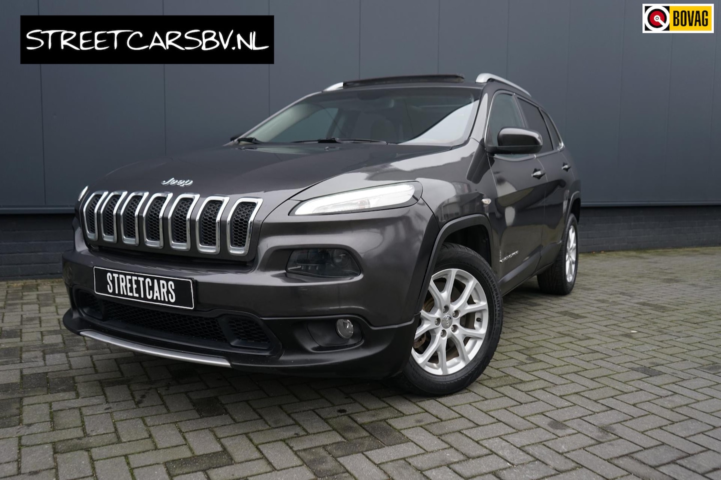 Jeep Cherokee - 2.4 Latitude /Pano /U connect /1 jaar garantie - AutoWereld.nl