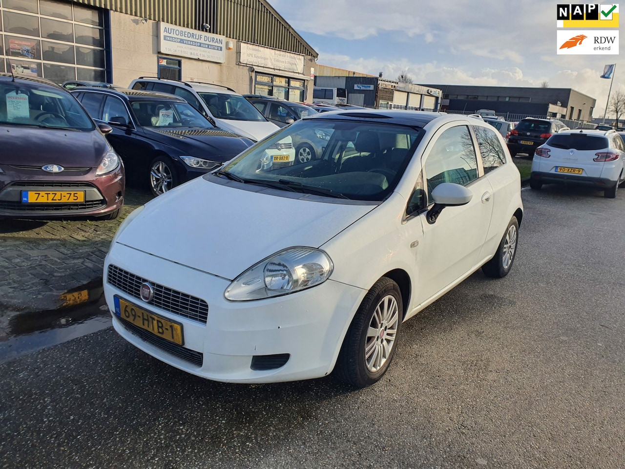 Fiat Grande Punto - 1.4-16V Edizione Lusso 3-deurs Airco Bj:2009 NAP! - AutoWereld.nl