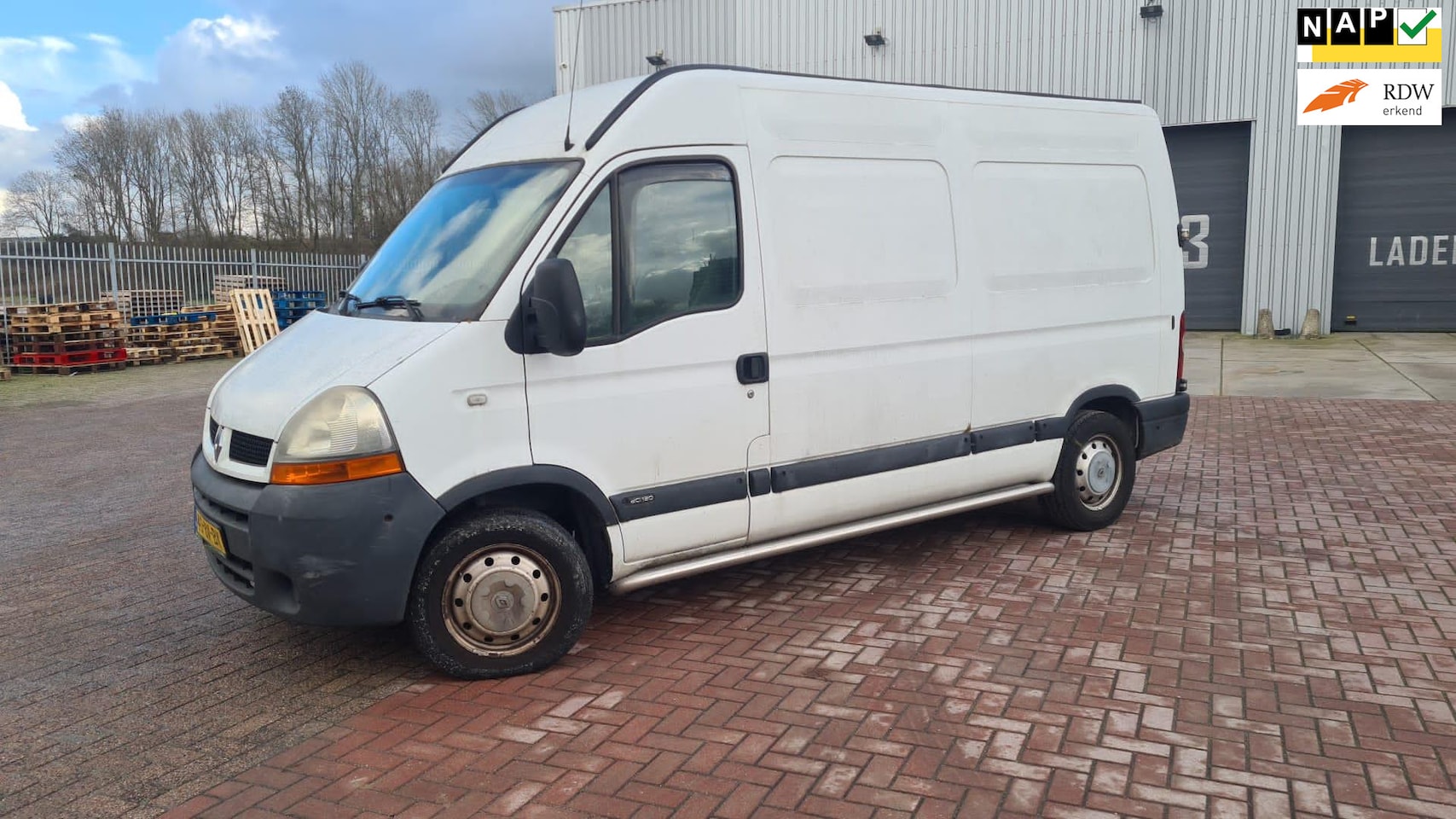 Renault Master - T35 2.5dCi L2 H2/ AIRCO/ YOUNG TIMER/ EURO 4 - AutoWereld.nl