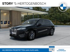 BMW iX - xDrive50 High Executive 105 kWh(Leverbaar 05-2023) / Saphirschwarz metallic / Interieurdes