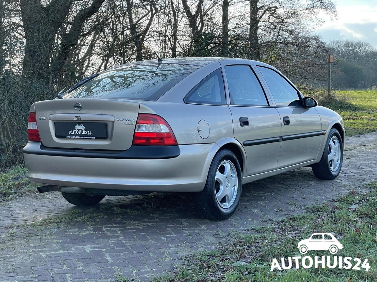 opel-vectra-1-6i-16v-pearl-1e-eig-airco-nieuwstaat.jpg