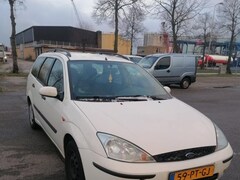Ford Focus Wagon - 1.6-16V Ambiente