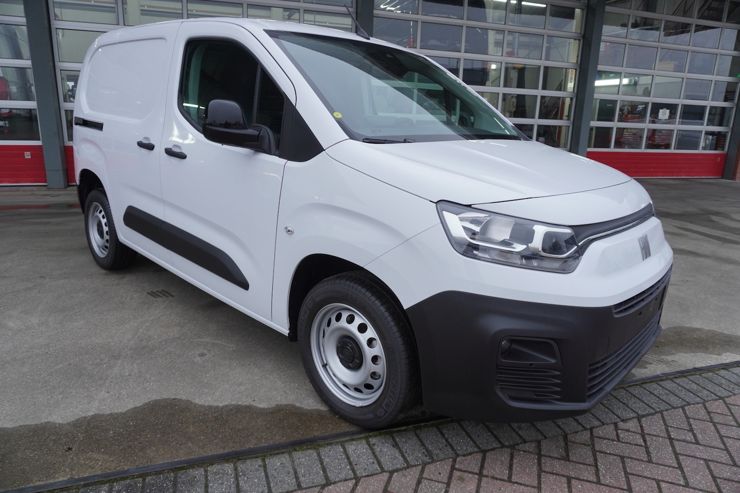 Fiat Doblò Cargo - 100pk L1 1000kg Airco/Cruise/Navi/Camera - AutoWereld.nl