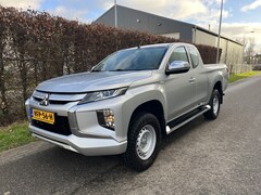 Mitsubishi L 200 - L 200 / 2.2 DI-D Club Cab Invite / 4WD / 4x4 / AIRCO / CRUISE