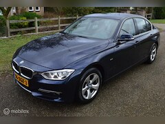 BMW 3-serie - F30 320D Luxury Edition / Automaat / Head up