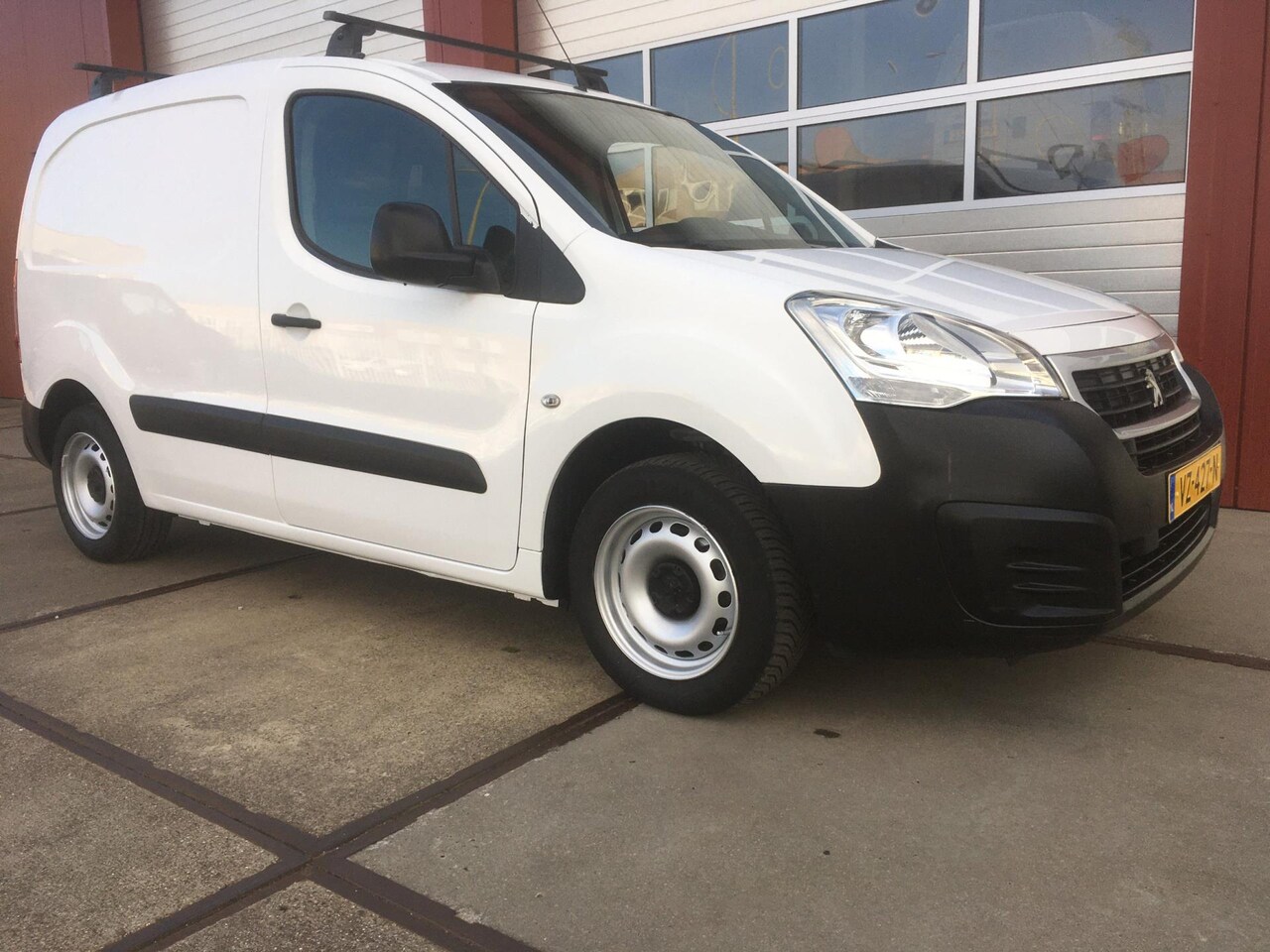 Peugeot Partner - 120 1.6 BlueHDi 75 L1 XR 120 1.6 BlueHDi 75 L1 XR - AutoWereld.nl