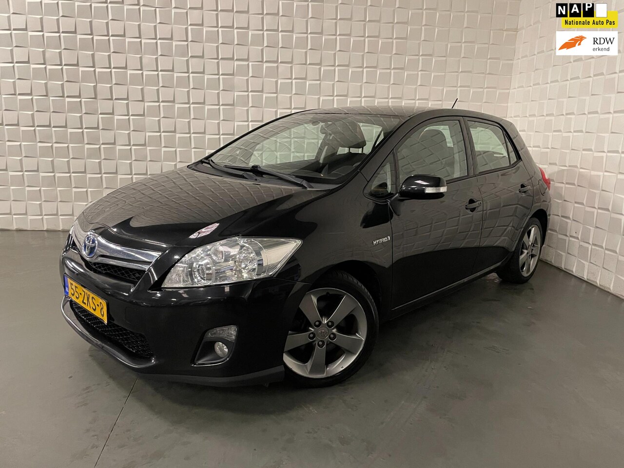 Toyota Auris - 1.8 Full Hybrid Executive Business 2DE EIGENAAR - AutoWereld.nl