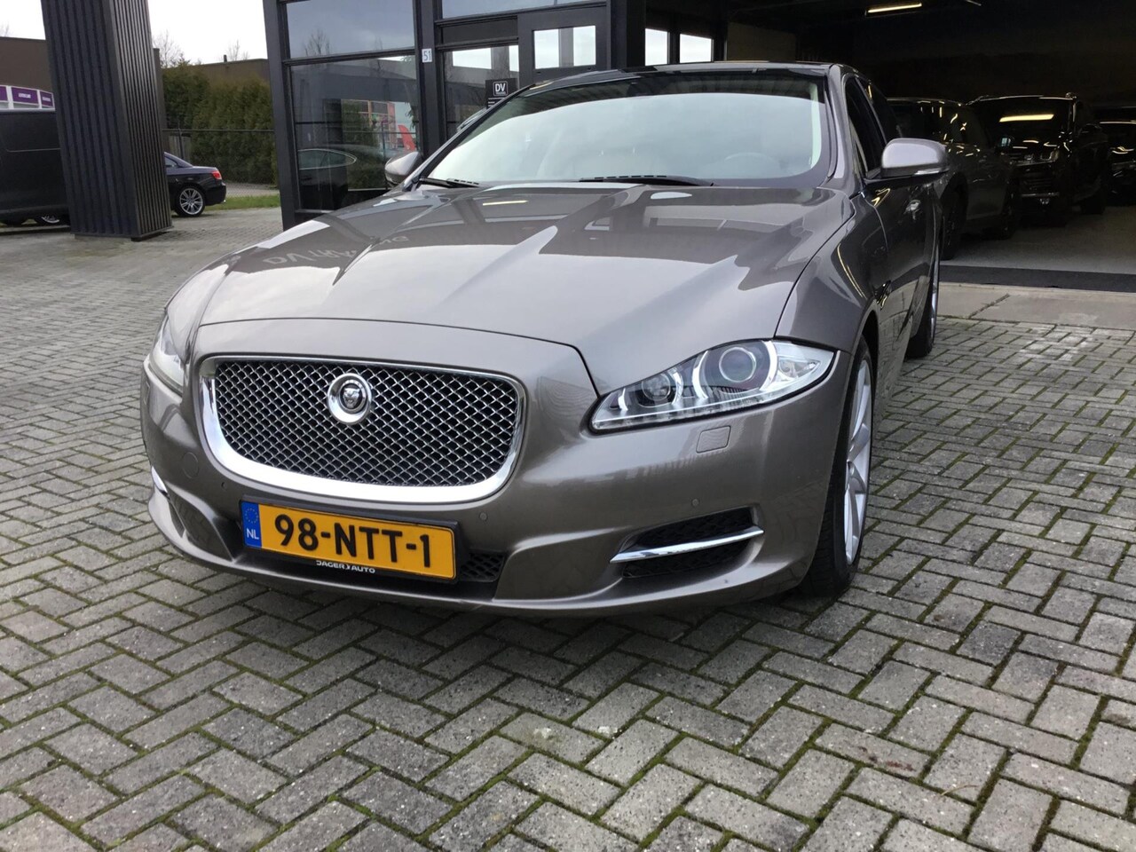 Jaguar XJ - 5.0 V8 Portfolio LWB 5.0 V8 Portfolio LWB - AutoWereld.nl