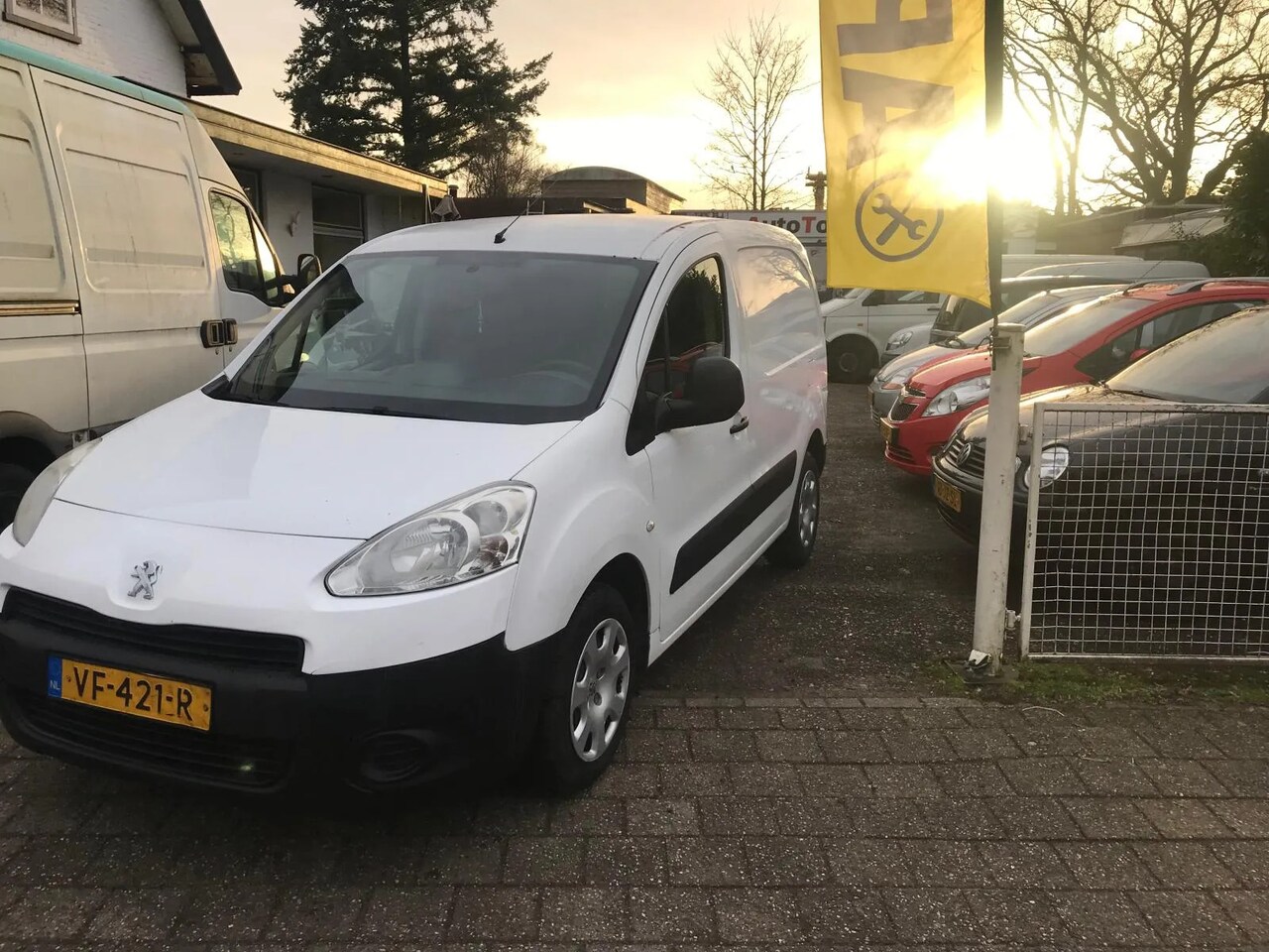 Peugeot Partner - 122 L2 XT 1.6 e-HDi 90pk - AutoWereld.nl