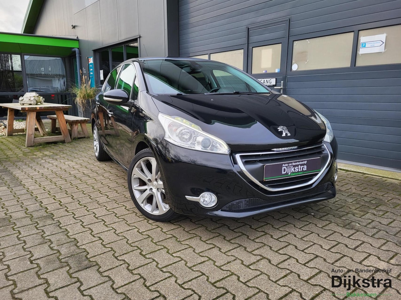 Peugeot 208 - 1.6 VTi Allure/ Pano. dak/ Airco/ Cruise control/ Bluetooth - AutoWereld.nl