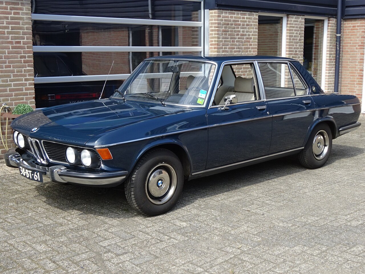 bmw-2-5-2-8-3-0-2500-orig-ned-e3-sedan.jpg