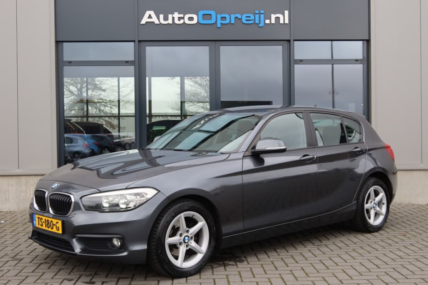 BMW 1-serie - 118I Corporate Lease Edition NAVI, Stoelverwarming, PDC - AutoWereld.nl