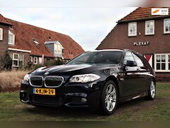 BMW 5-serie Touring - 520d High Executive M-Pakket Aut. | Panorama | Orig. NL Auto | Sportleder | Xenon verlicht