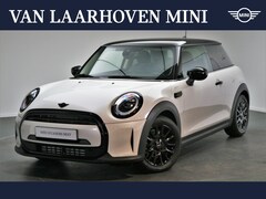 MINI Cooper - Hatchback Classic Automaat / Premium Pakket / Sportstoelen / LED / Navigatie / Cruise Cont