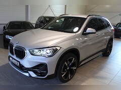 BMW X1 - sDrive18i Executive Sport Line | Camera | 19 Inch | Stoelverwarming | Afneembare trekhaak