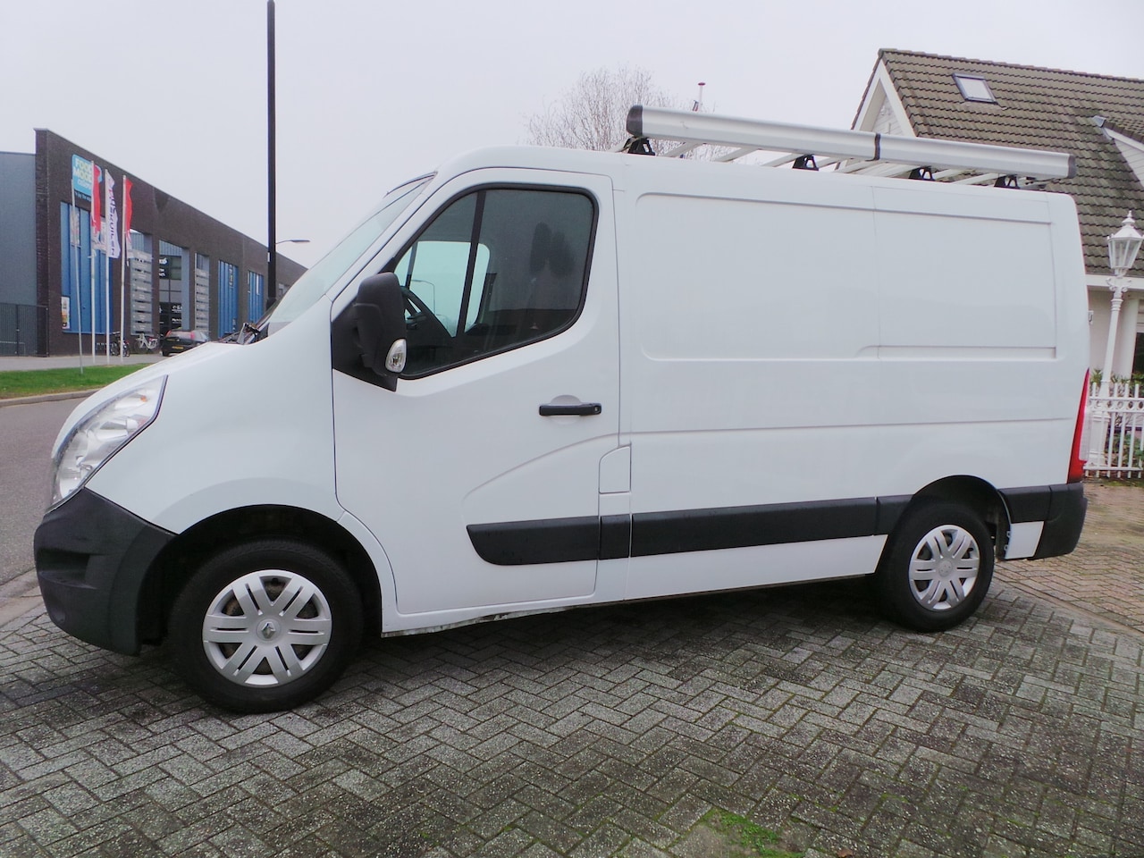 Renault Master - T28 2.3 dCi L1H1 Airco,3 persoons Imperiaal,Trekhaak - AutoWereld.nl