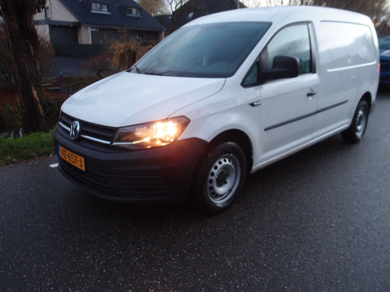 Volkswagen Caddy Maxi - 2.0 TDI L2H1 113.000km BMT Maxi Trendline rijdbare scherm schade euro6 airco - AutoWereld.nl