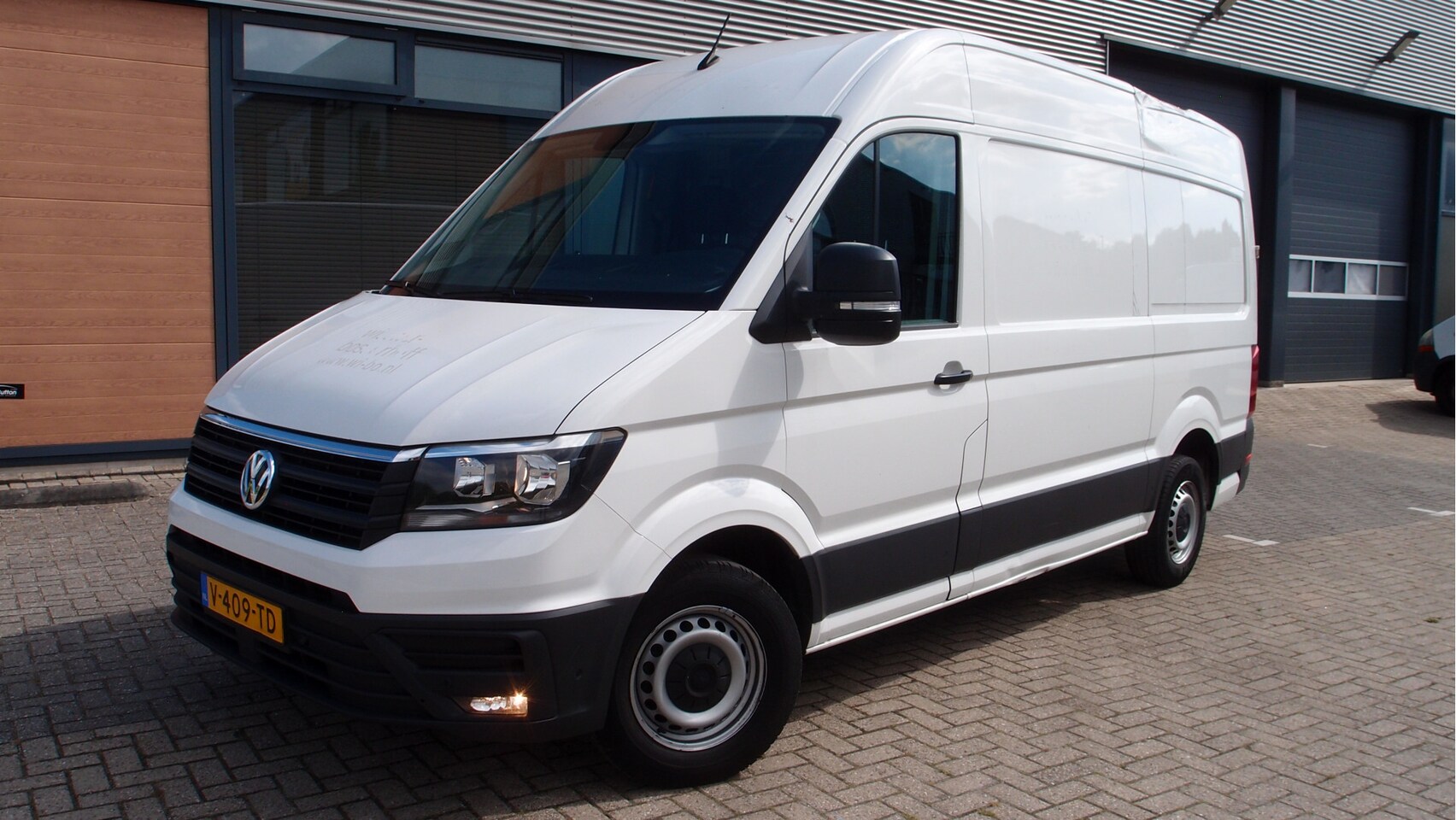 Volkswagen Crafter - 35 2.0 140pk automaat L3H3 Highline navi cruise camera full options - AutoWereld.nl