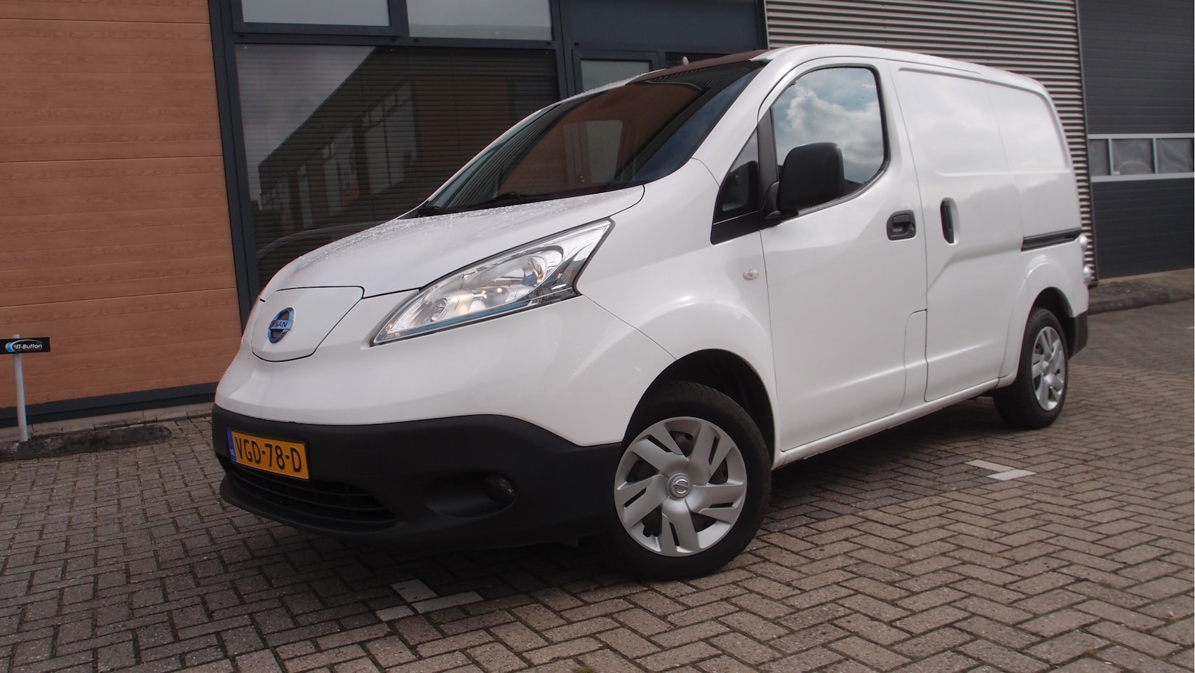 Nissan e-NV200 - Business electrisch 150km per accu dealer auto airco navi full options - AutoWereld.nl