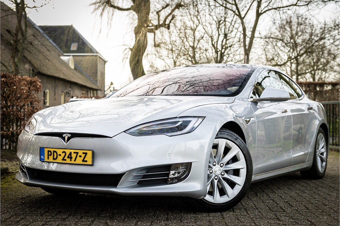 Tesla Model S - 100D Carbon Enhanced Autopilot Panorama - AutoWereld.nl