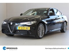 Alfa Romeo Giulia - 2.0T 200PK Super Aut. | Clima | Navi | Pdc | Camera | Stoel + Stuur verwaring | Dubbele ui