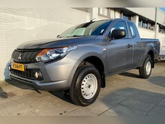 Mitsubishi L 200 - 2.4 DI-D Club Cab Invite | 29000 KM | Airco | Dealer-onderhouden | 4WD | Trekhaak |