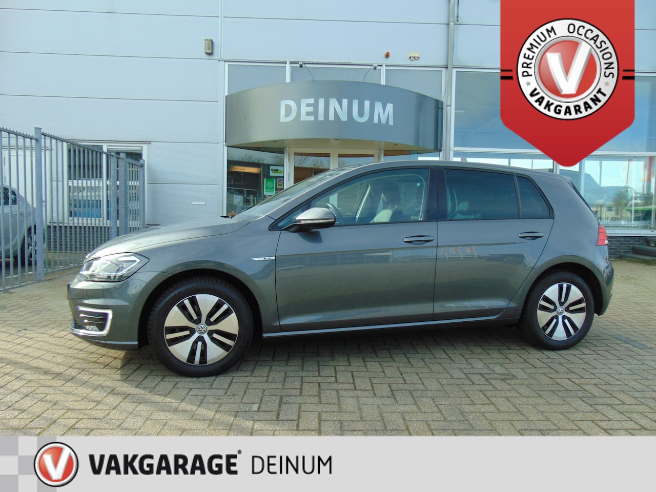 Volkswagen e-Golf - € 2.000,- Subsidie. Leer, LMV, Navi, touch screen, 2 x laadsnoer, etc..!! - AutoWereld.nl