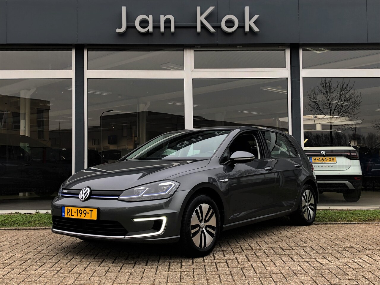 Volkswagen e-Golf - 136 pk | € 2000 Subsidie | DynAudio | Spiegelpakket - AutoWereld.nl