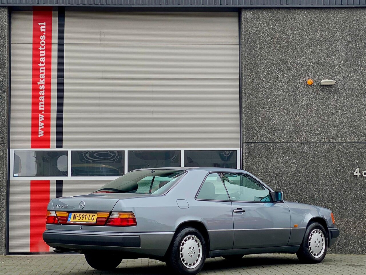 mercedes-benz-e-klasse-coupe-320-ce-cruise-airco-volledig-gedocumenteerd-zeer-mooi.jpg