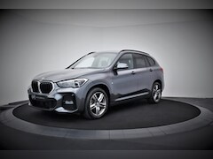 BMW X1 - 18iA M-SPORT High Executive LED/HEAD UP/NAVI/CAMERA/SPORTSTOELEN/STOELVERW./KEYLESS/LMV