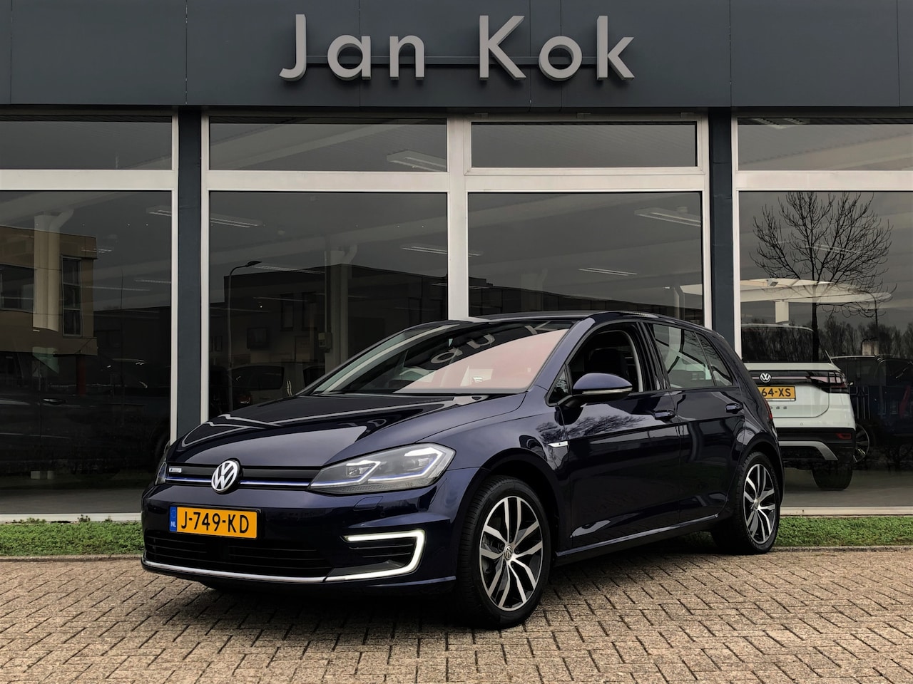 Volkswagen e-Golf - E-DITION 136 pk | € 2000 Subsidie | 17" |  Warmtepomp | Virtual Cockpit | Winter - AutoWereld.nl