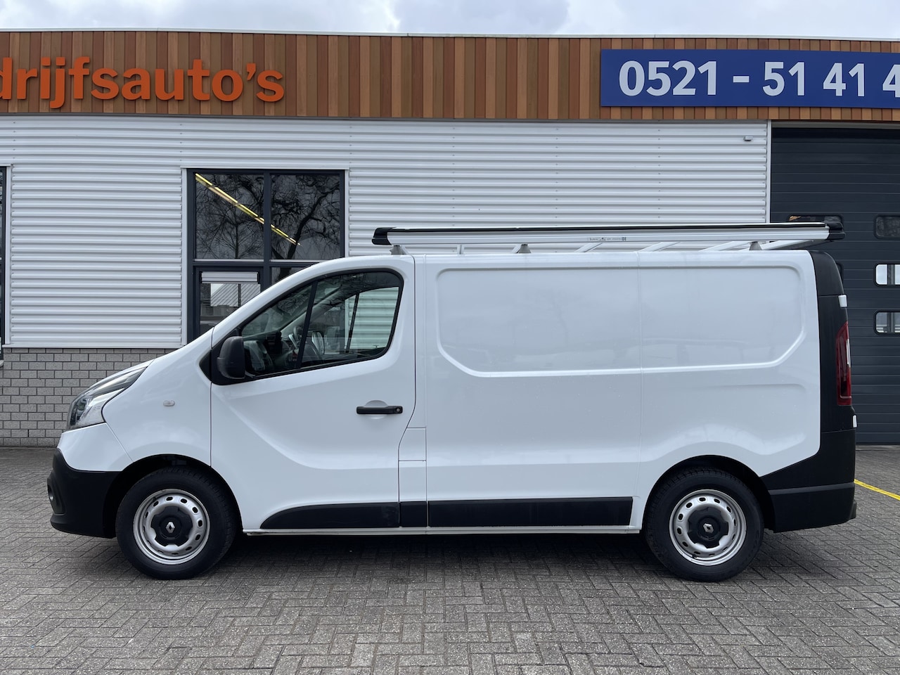 Renault Trafic - 1.6 dCi T27 L1H1 Comfort / rijklaar € 10.950 ex btw / lease vanaf € / airco / cruise / tre - AutoWereld.nl