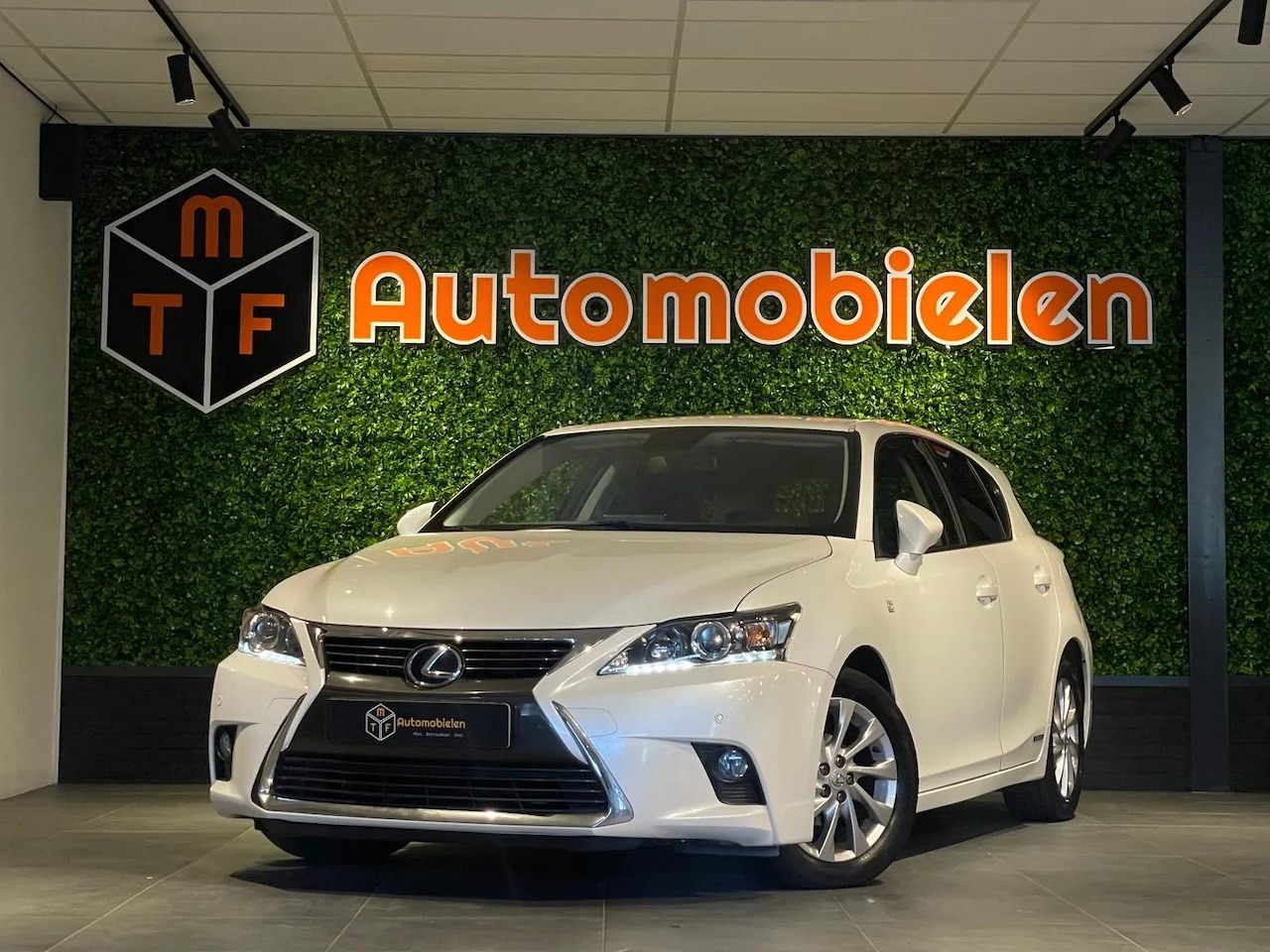 Lexus CT 200h - Hybrid 25th Edition - AutoWereld.nl