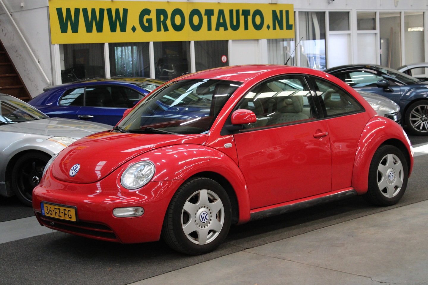 Volkswagen New Beetle - 2.0 Highline Airco, Stuurbekrachtiging - AutoWereld.nl