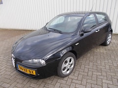 Alfa Romeo 147 - 2.0 T.Spark Distinctive