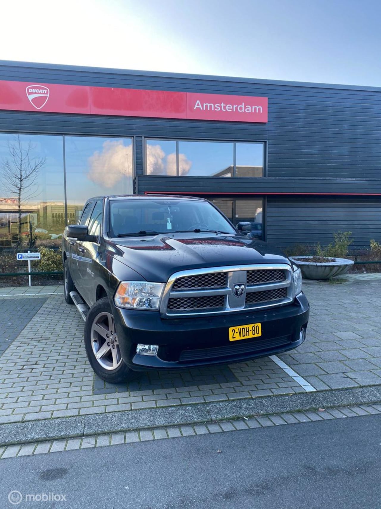 Dodge Ram 1500 - 4X4 5.7 V8 4x4 Quad Cab 6'4 - AutoWereld.nl