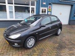 Peugeot 206 - 1.4 One-line met electrisch schuifdak en airco